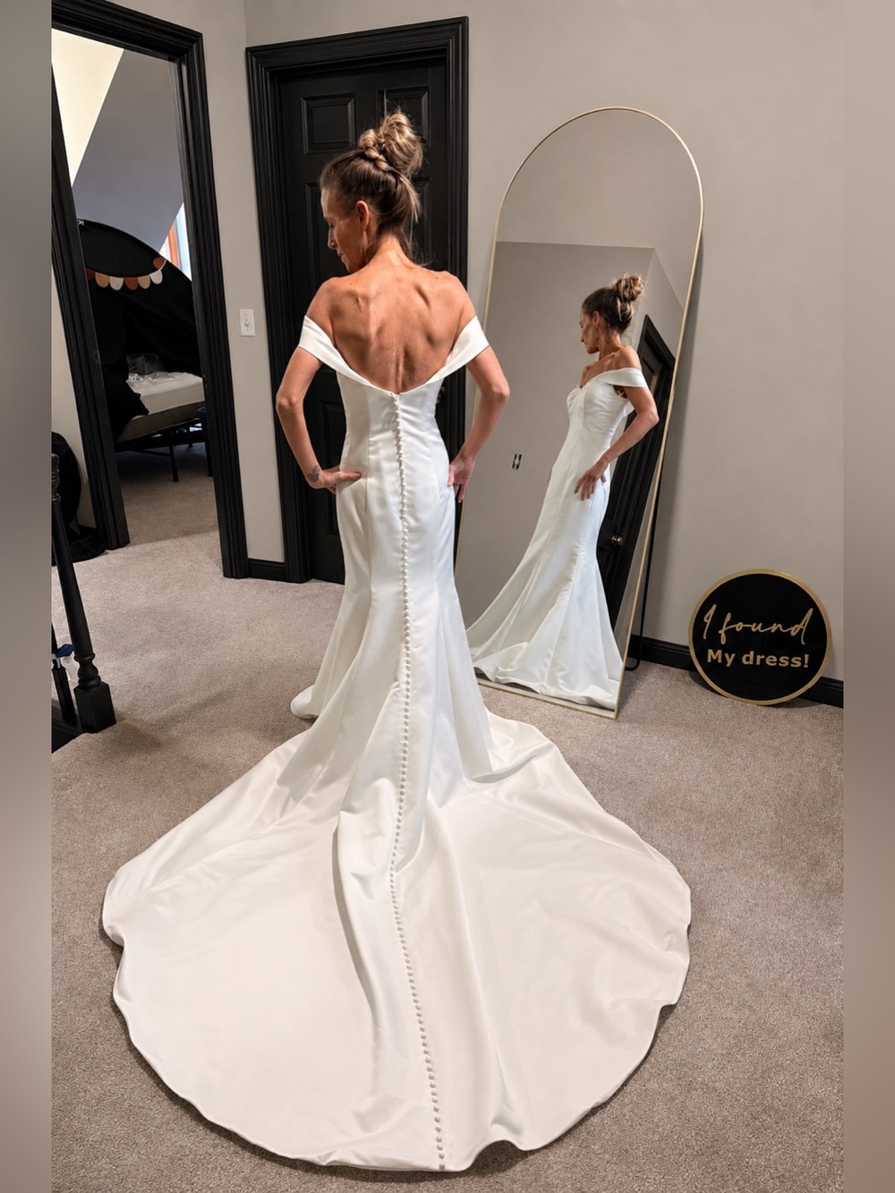 NWOT David’s Bridal Off-Shoulder Ivory Timeless Bridal Gown with Train Size 0